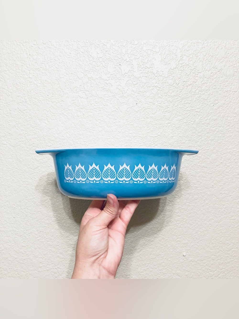 Vintage 1960's Pyrex Blue Tulip 1.5 Quart Oval Casserole Dish, with lid